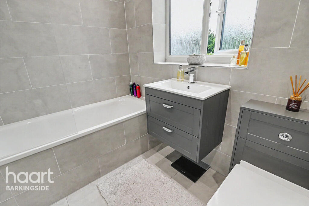 Claybury Broadway, Clayhall - View 4