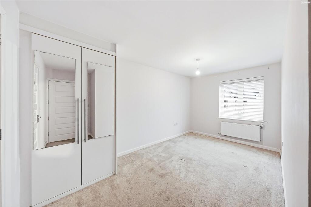 Apartment in Dartford, Stone - More