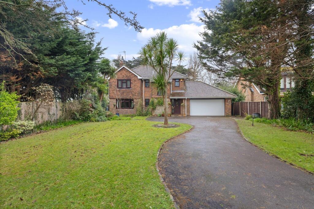Main image of property: 4 bedroom Detached House in Aldwick