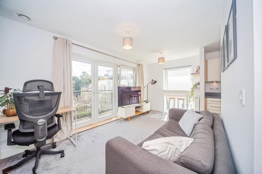 Apartment in Southampton - View 4