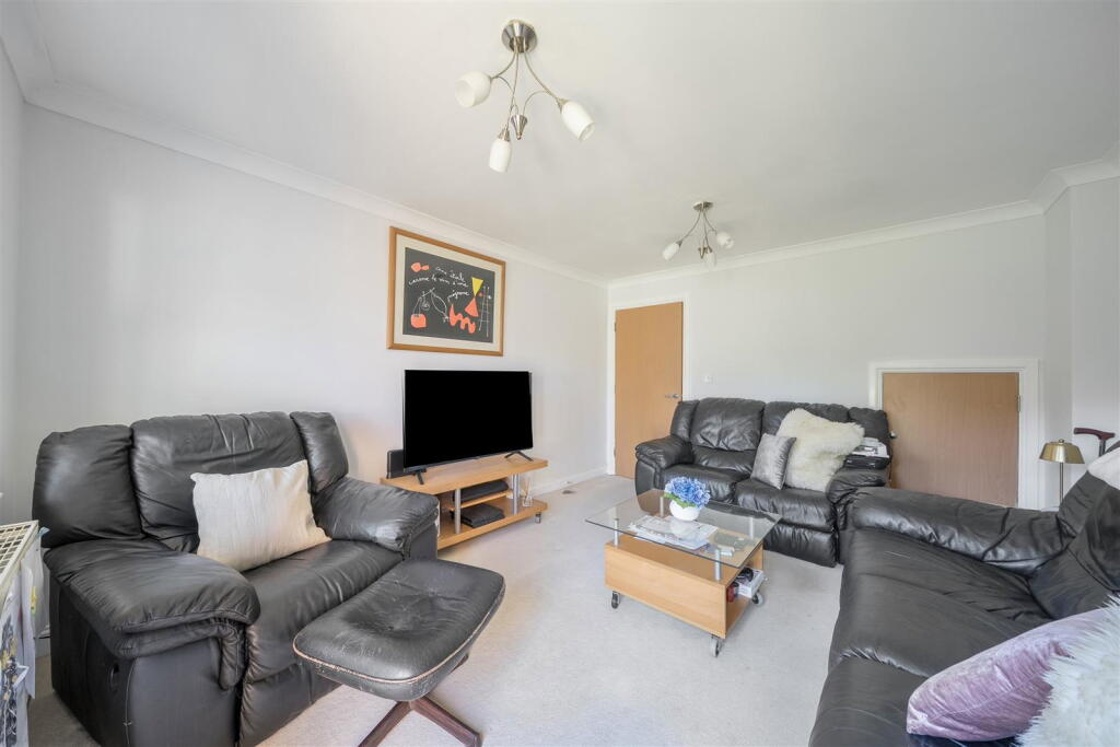 House in Watford - View 5