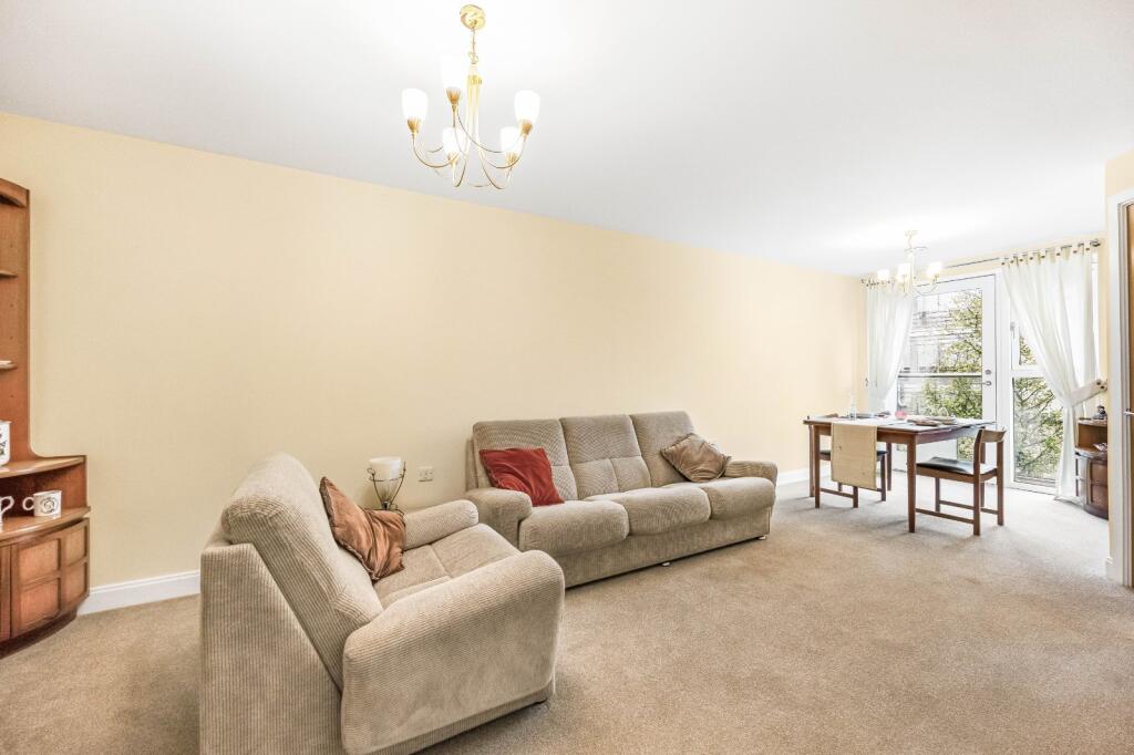 Apartment in Cotswold, Cirencester - View 4