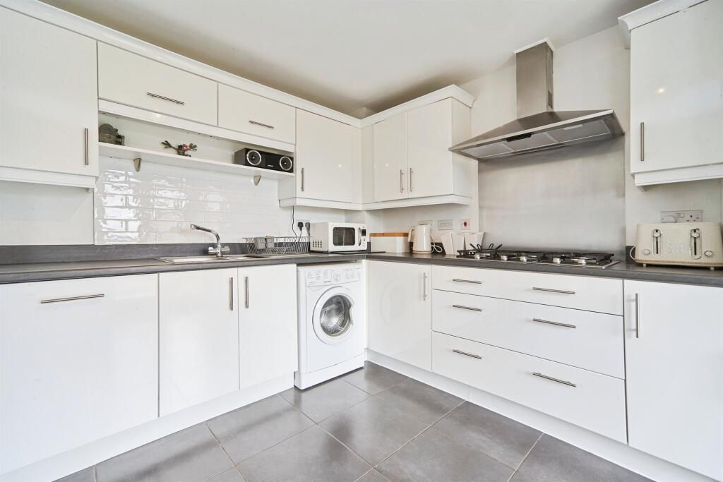 House in Bradford, Baildon - More
