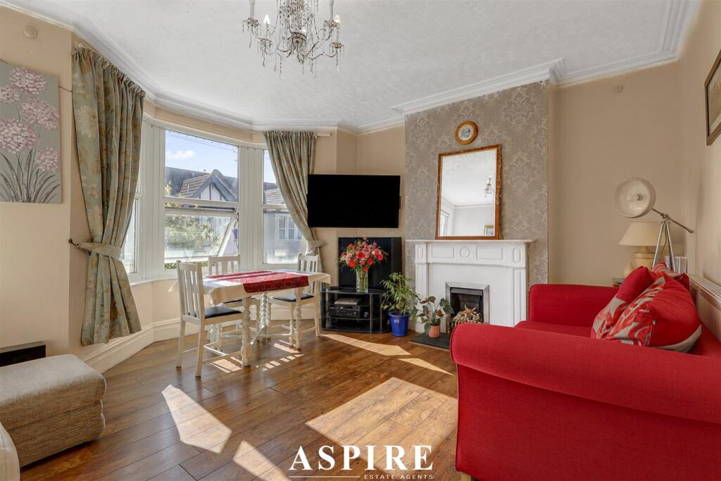 Apartment in Southend-on-Sea - View 4