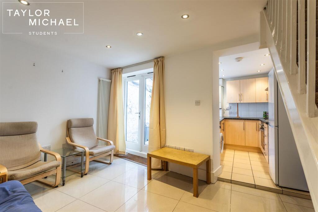 4 bedroom terraced house for rent