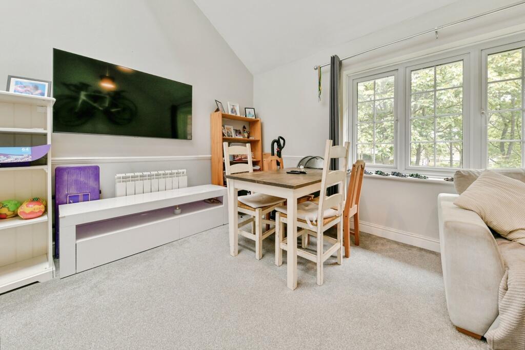 Apartment in Stevenage - View 3