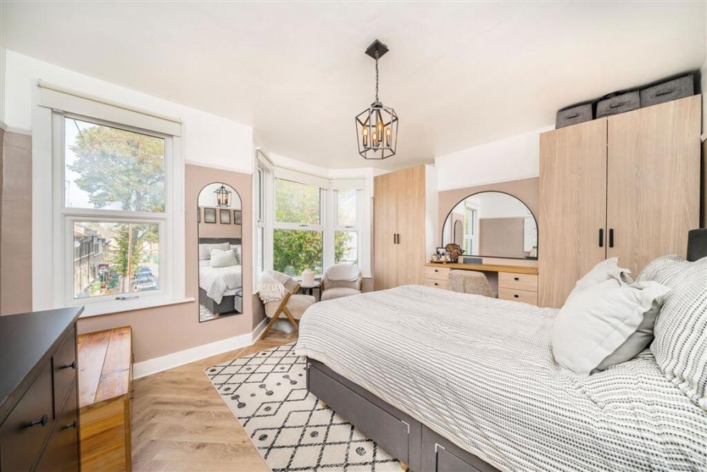 House in London, Blackheath Royal Standard, East Greenwich - View 5