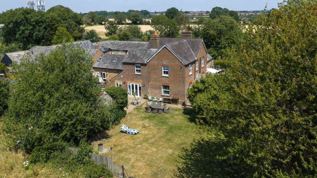 House in Luton - View 4