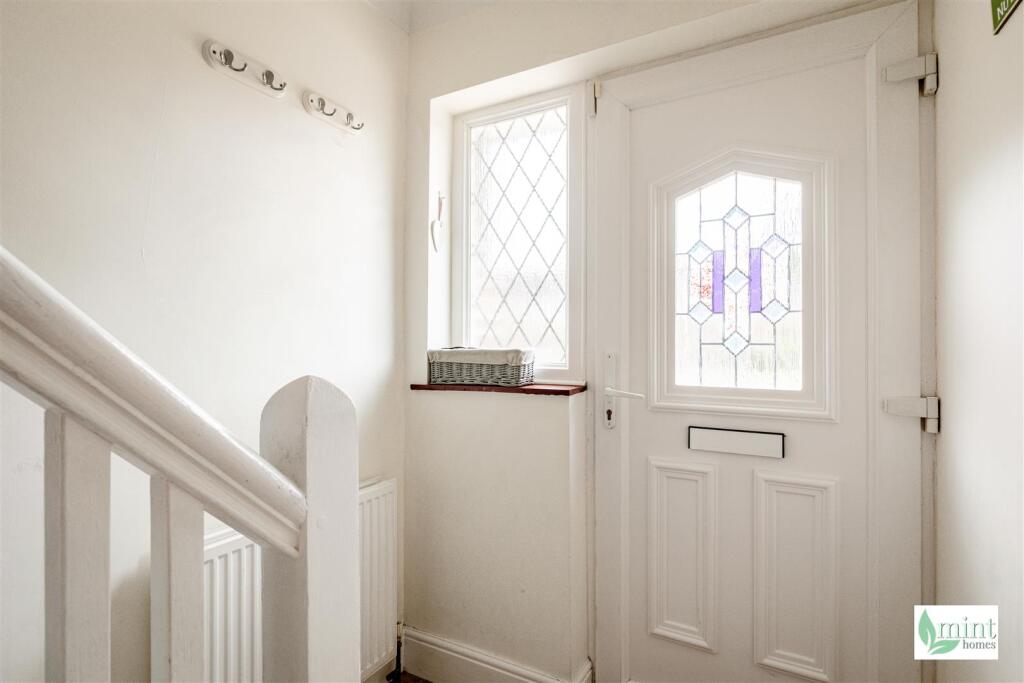 House in Woking, Sheerwater - View 4