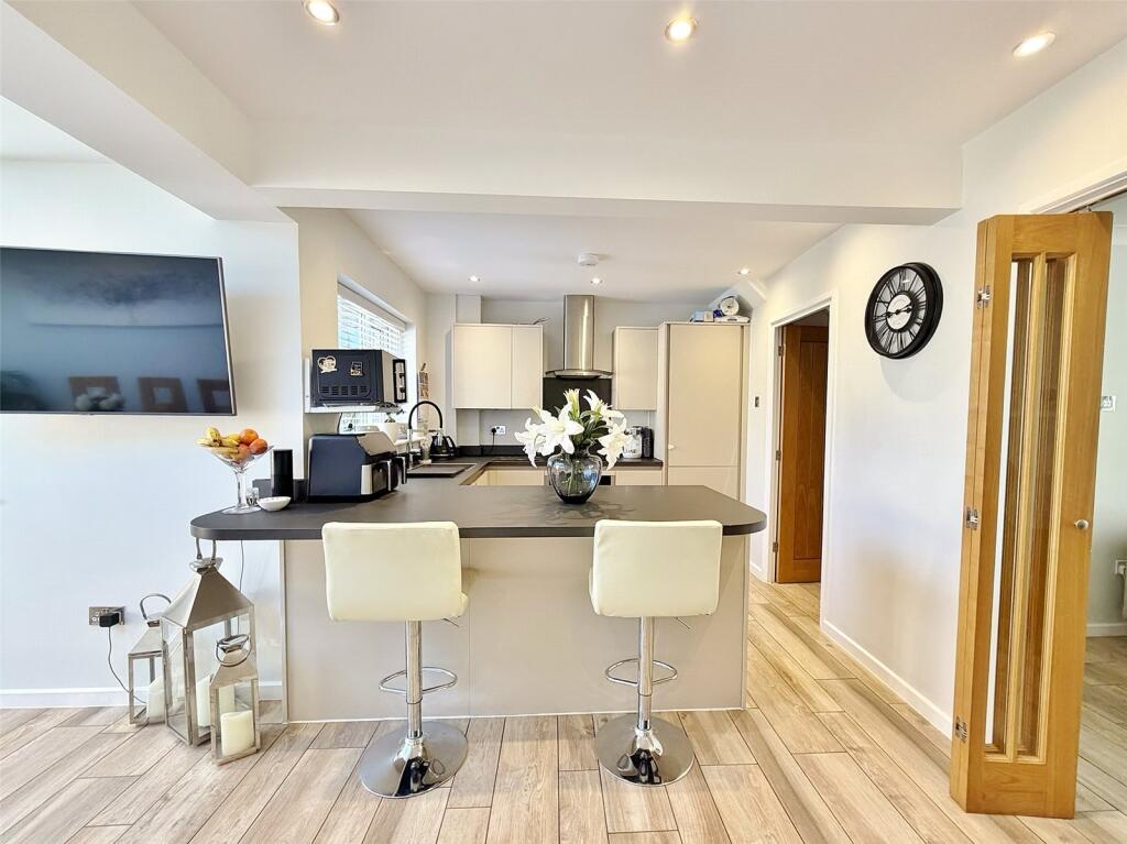 Monmouth Drive, Verwood, Dorset, BH31 photo 4