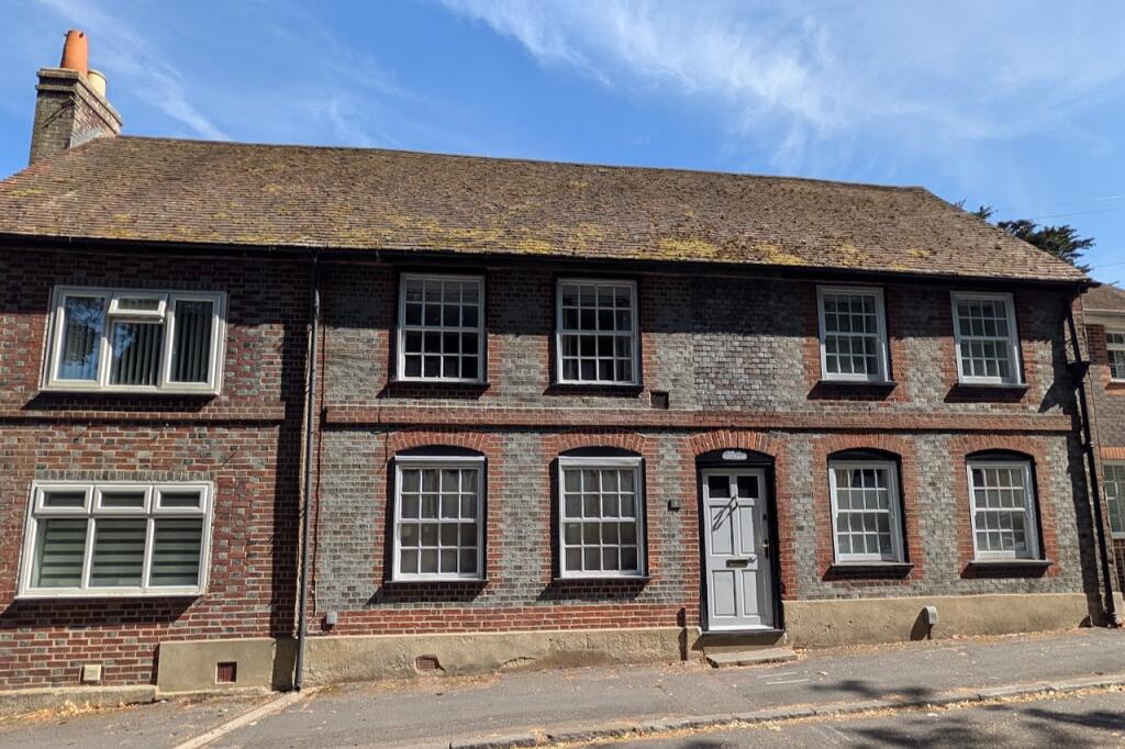 2-bed house on Cams Hill, Fareham, £340,000