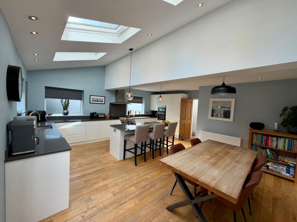 Derwent Drive, Bramhall, SK7 photo 3