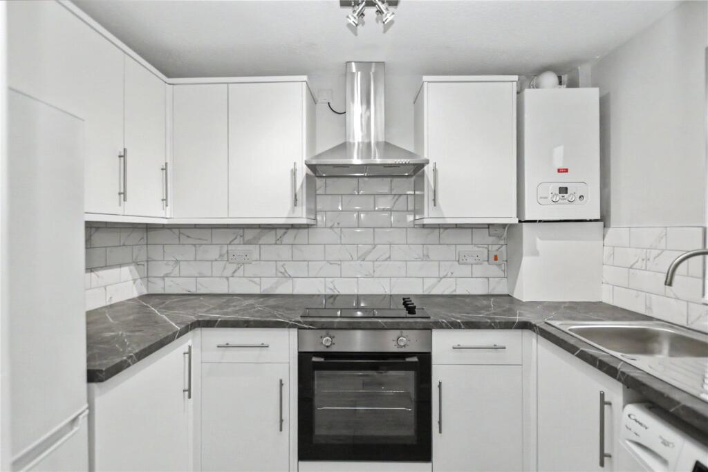 Apartment in Pudsey, Farsley Beck Bottom, Stanningley - View 3