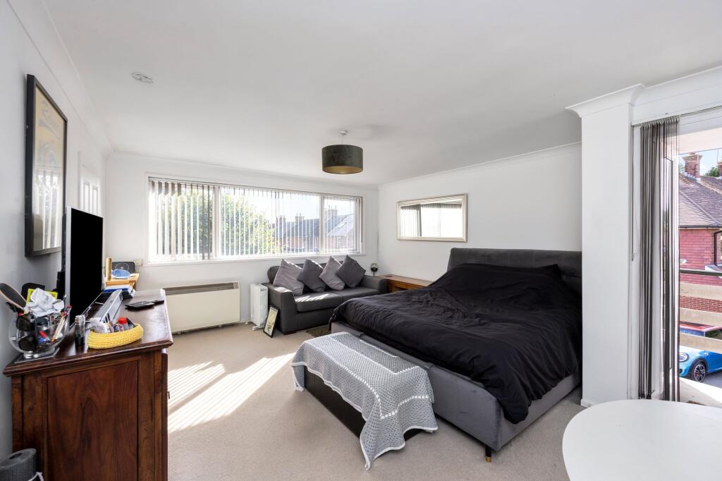 Apartment in Redhill - View 5