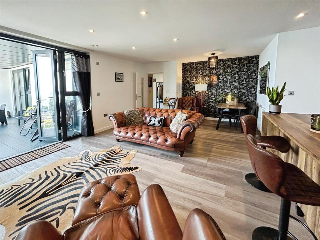 Apartment in Canterbury - View 5