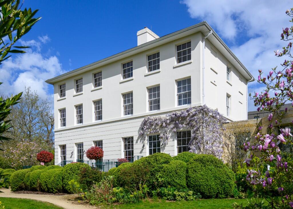 Main image of property: Oakhill,
Tonbridge Road,
Hildenborough,
TN11 9EW