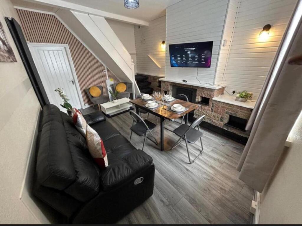 Additional image 2 of 25 Farm Road, Oldbury, West Midlands, B68 8RB