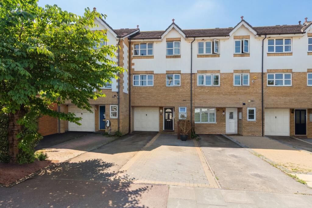 3-bed house on Tunnel Avenue Greenwich SE10, £700,000