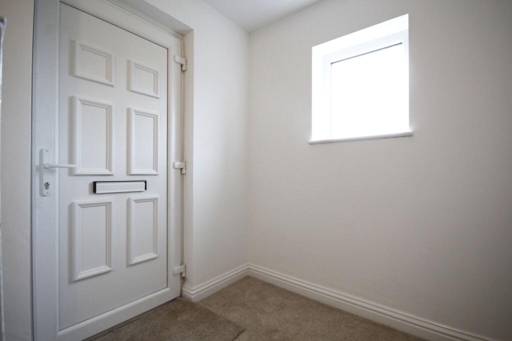Astbury Drive, Barnton, CW8 photo 3