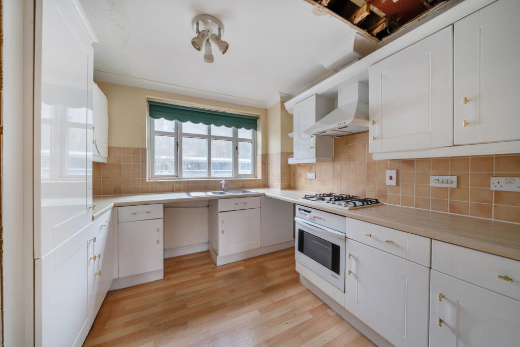 Linden Square, Harefield, Uxbridge photo 2