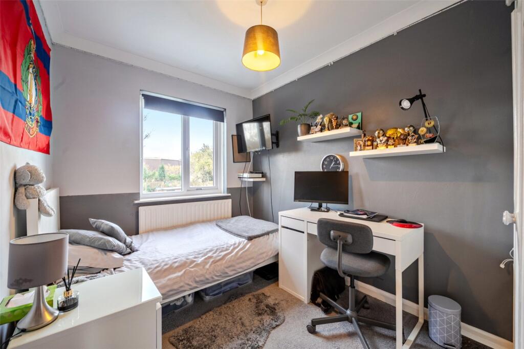 House in Bromley - More