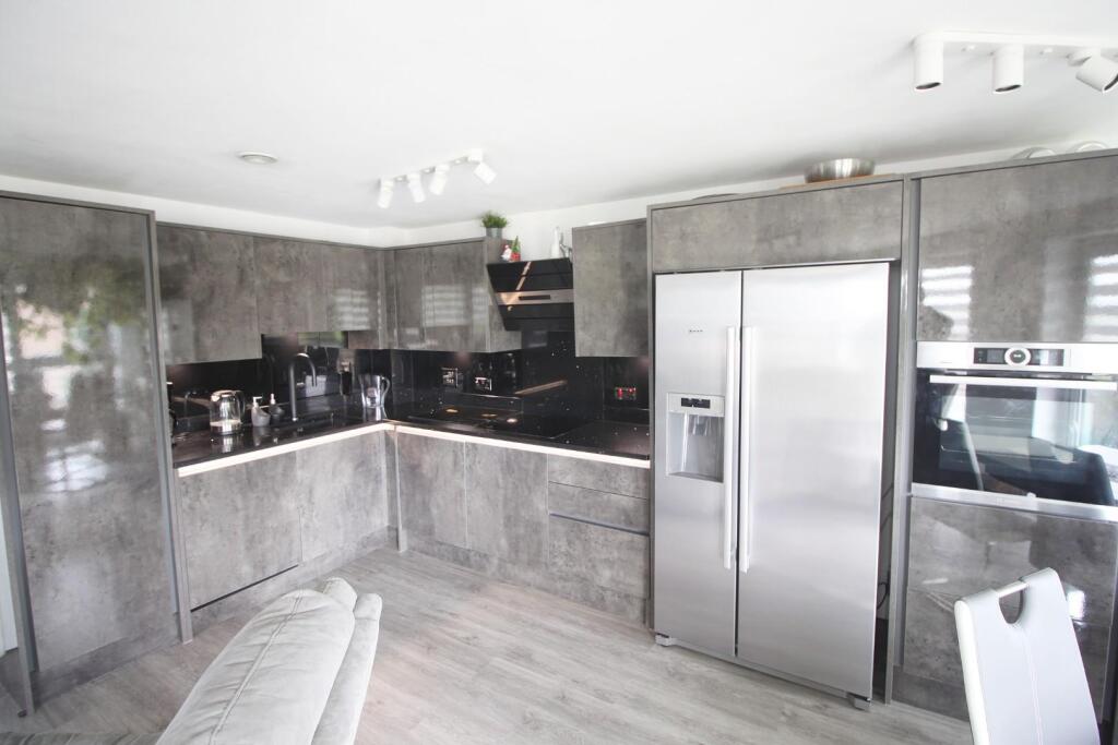 Apartment in Southampton - View 3