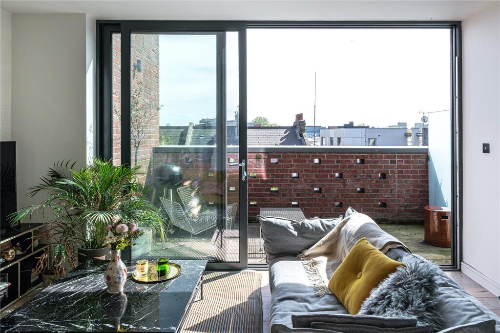 521 Cambridge Heath Road, Tower Hamlets, London, E2 - More