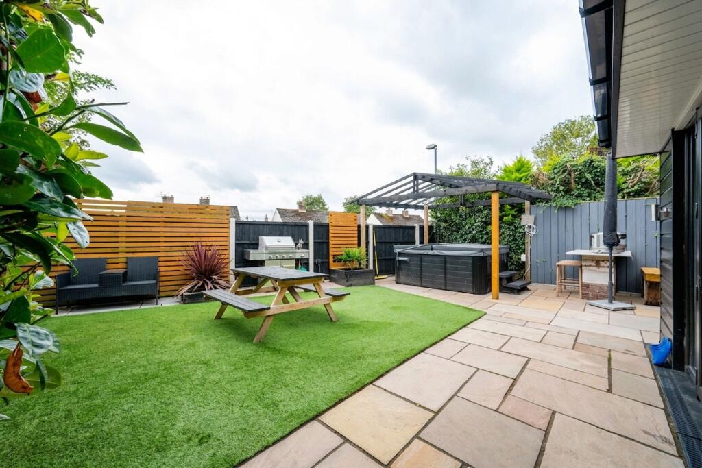 The Grove, Appley Bridge, WN6 photo 4