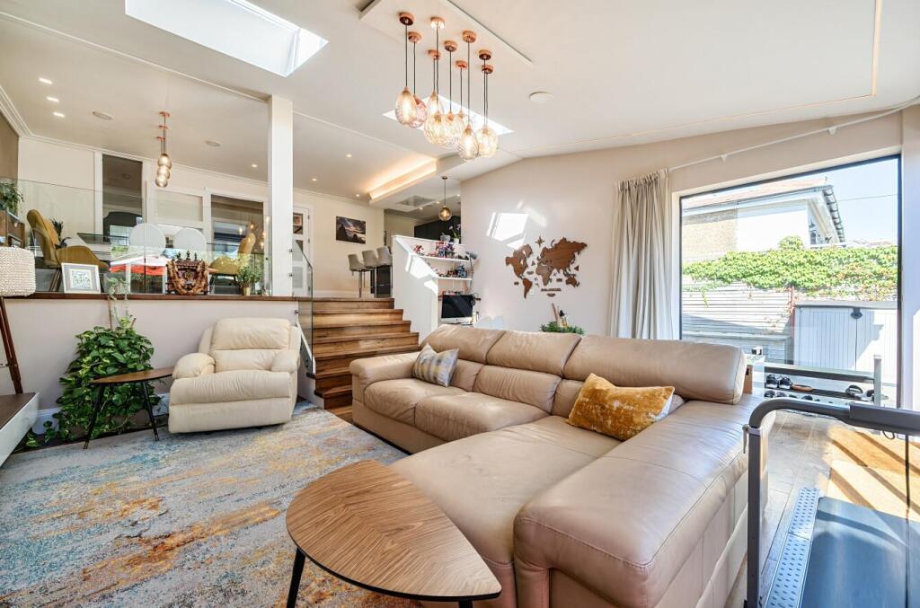 House in London, Stanmore - View 4