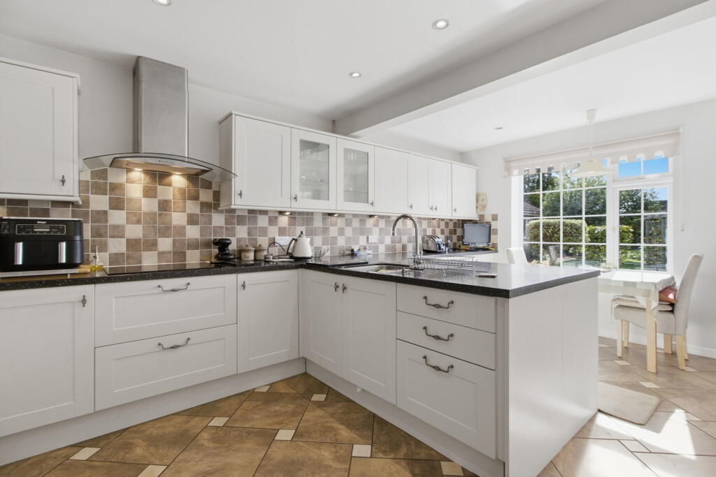 House in Worcester - View 5