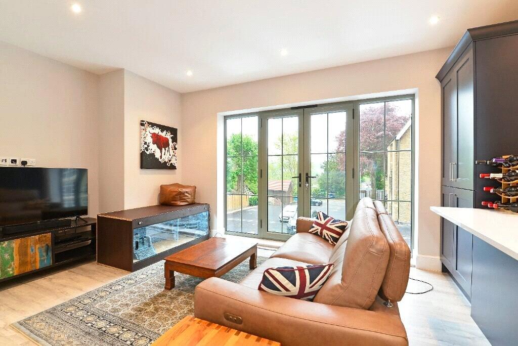 Apartment in Waverley, Farncombe, Godalming - View 3