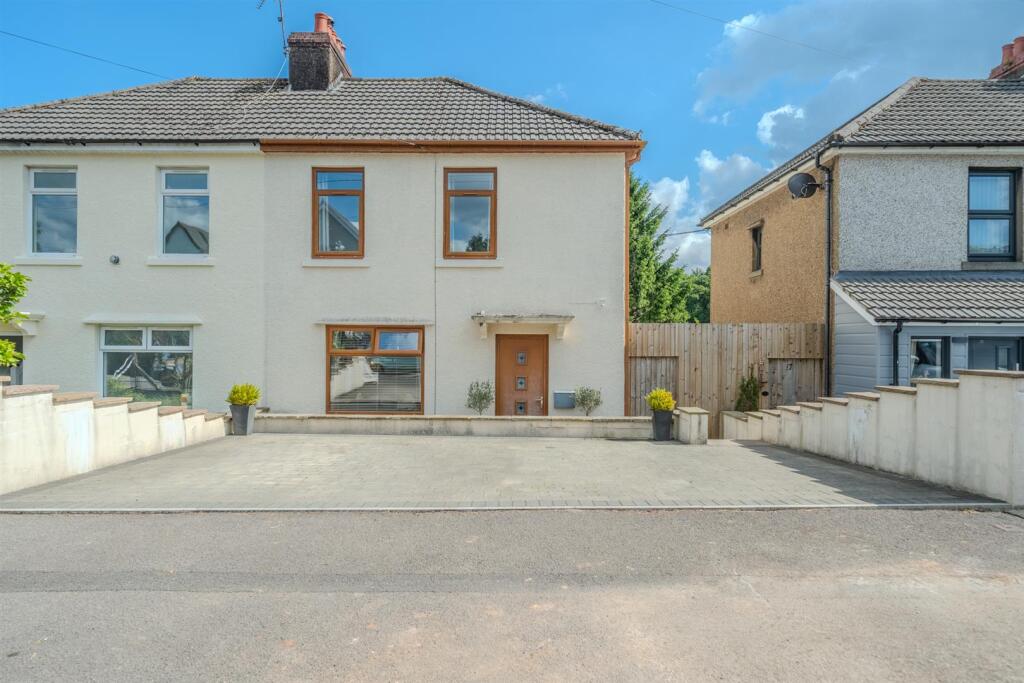 3-bed semi-detached on Parc Avenue, Pontnewydd, Cwmbran, £290,000