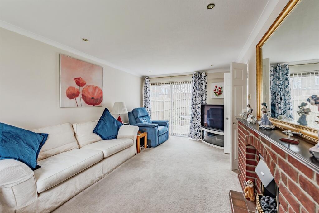 House in Crawley, Southgate - View 5