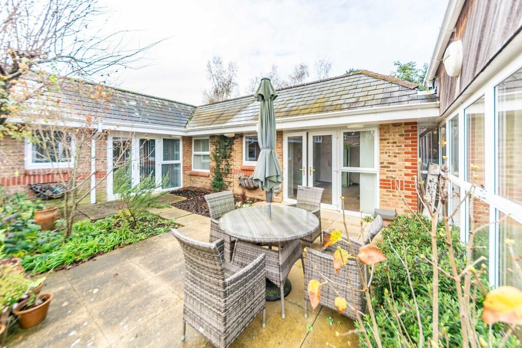Main image of property: Fontwell Avenue, Eastergate