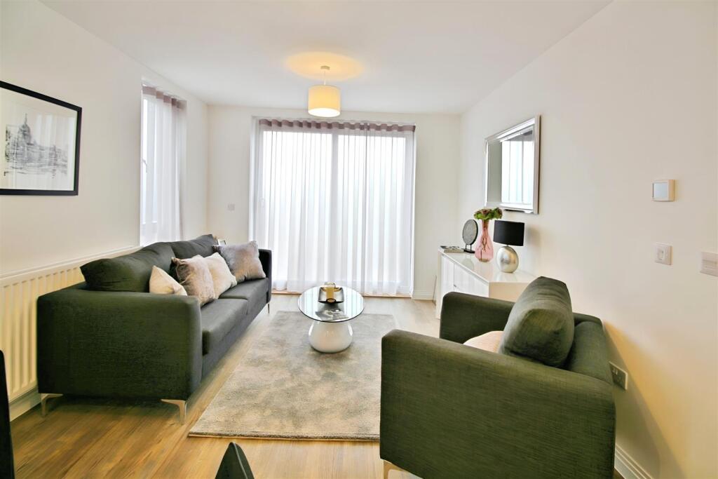 Apartment in North Hertfordshire, Hertfordshire - View 4