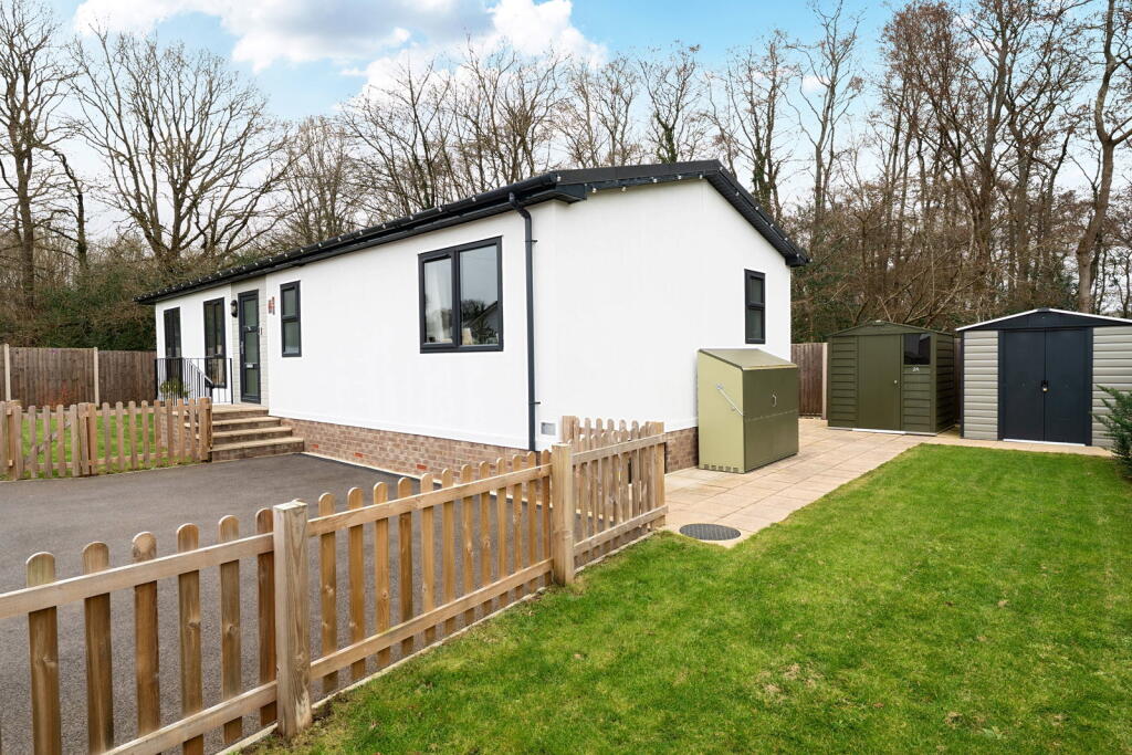 Ravenswing Park, Aldermaston, Reading, BERKSHIRE, RG7 4PY photo 3