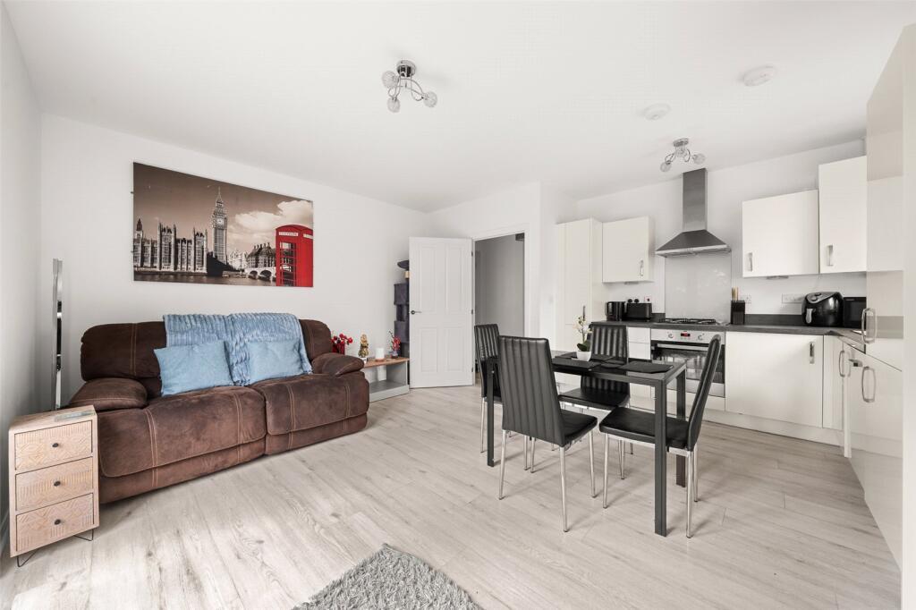 Apartment in Reading - View 5