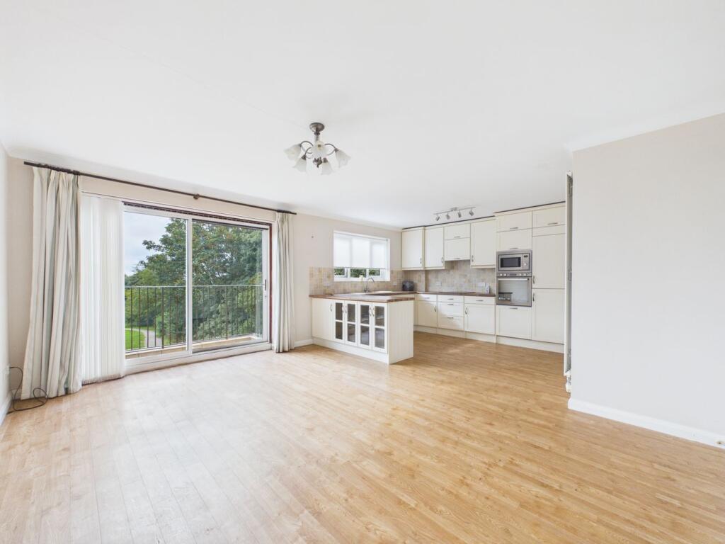 3 Steven Court  Pegwell Road, Ramsgate, CT11 photo 2