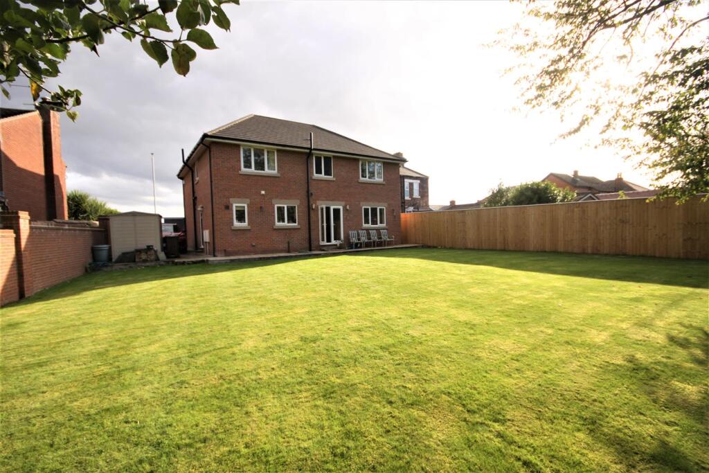 Square Lane, Burscough, Ormskirk photo 4