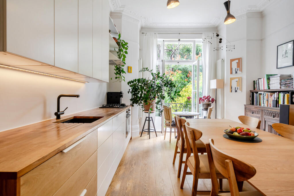 Apartment in London, Baizdon Road Estate, Blackheath - View 4