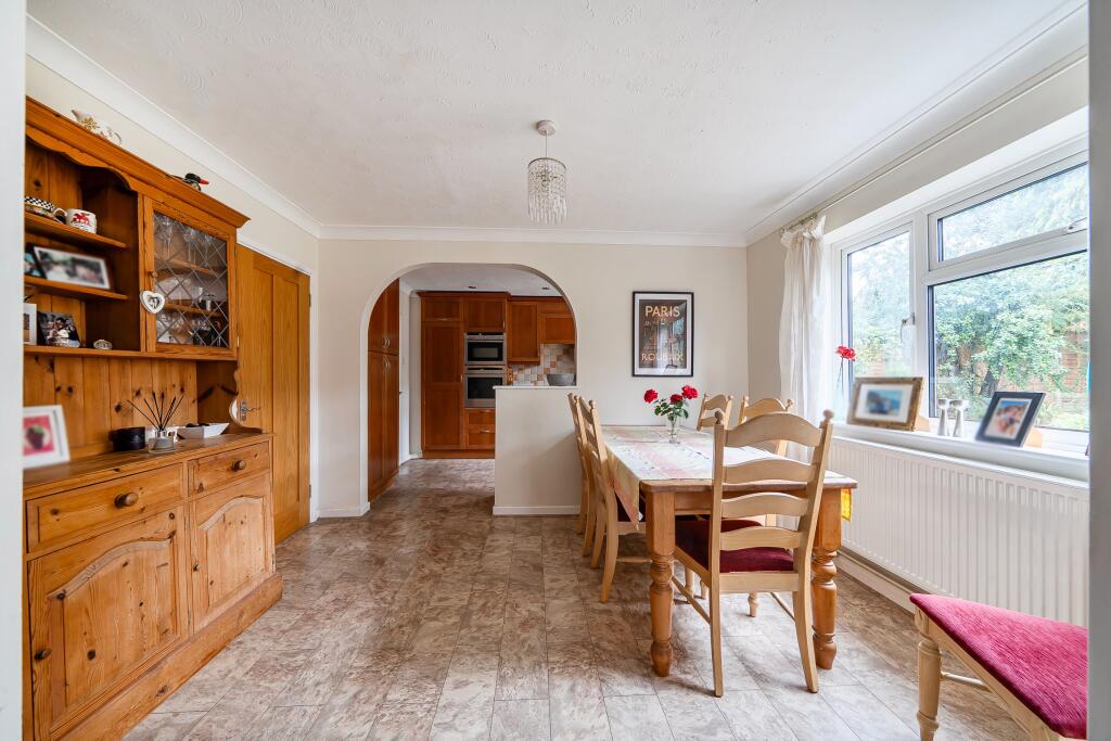 House in Woking, Surrey - View 5