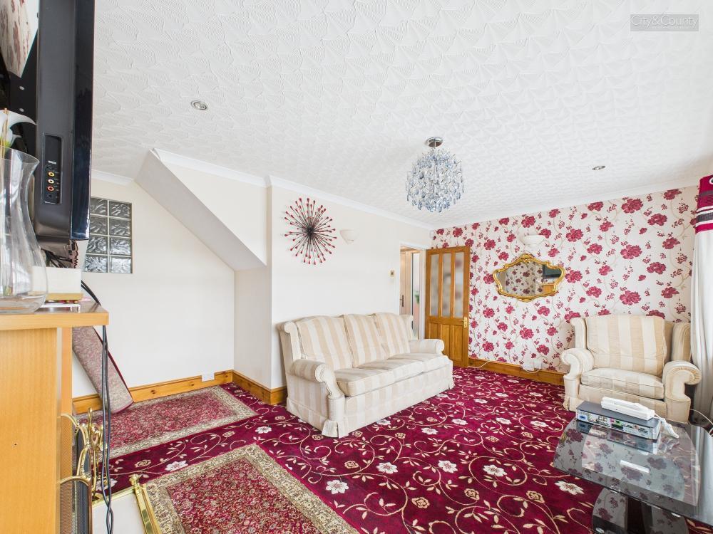 44, Robert Avenue photo 3