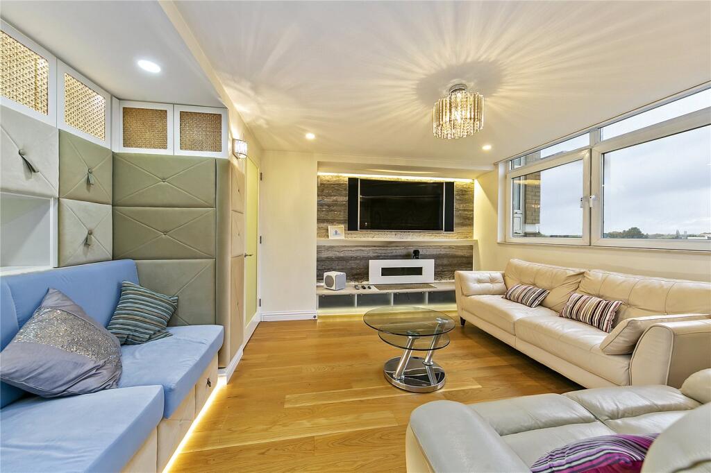 Apartment in London, Hampton Wick - View 4