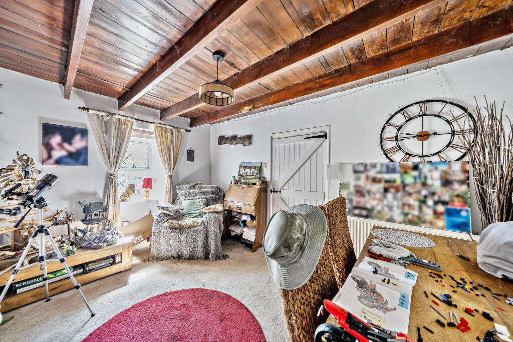 House in Brongest, Troedyraur - More