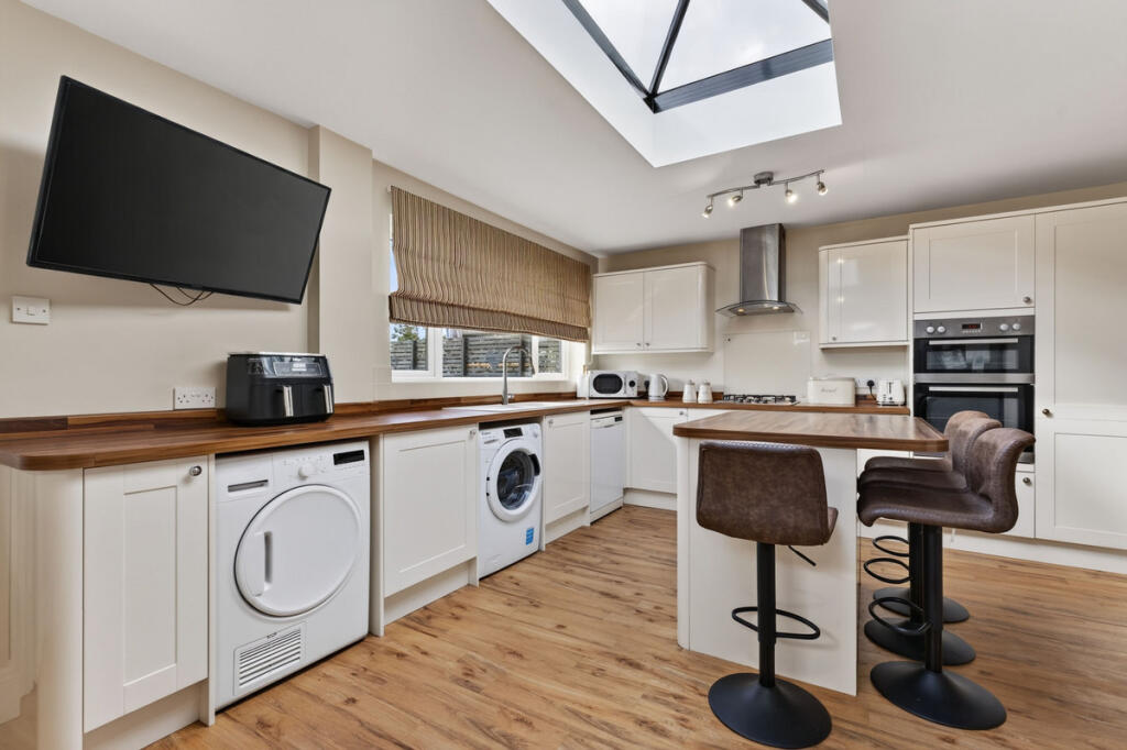 House in Barton Seagrave, North Northamptonshire - More