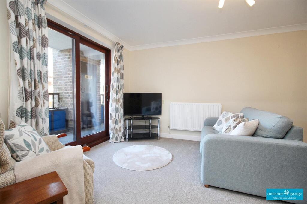 Apartment in Reading - View 2