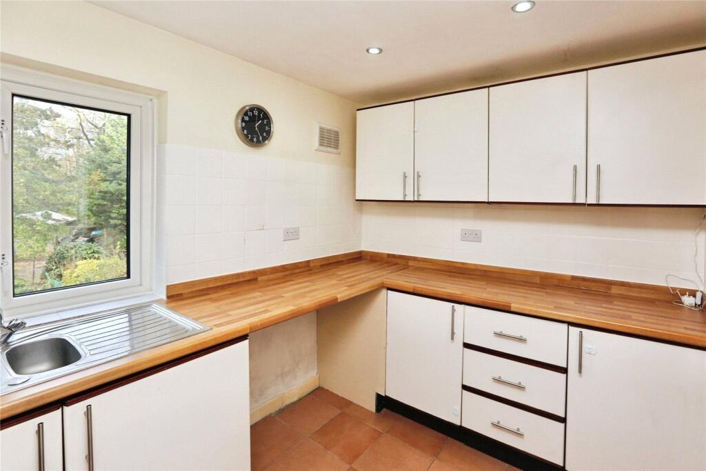 Apartment in Eastleigh, Hound - More