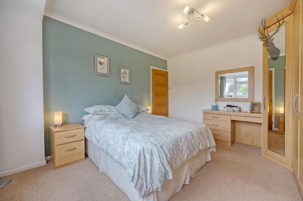 Elizabeth Drive, Theydon Bois, CM16 photo 5