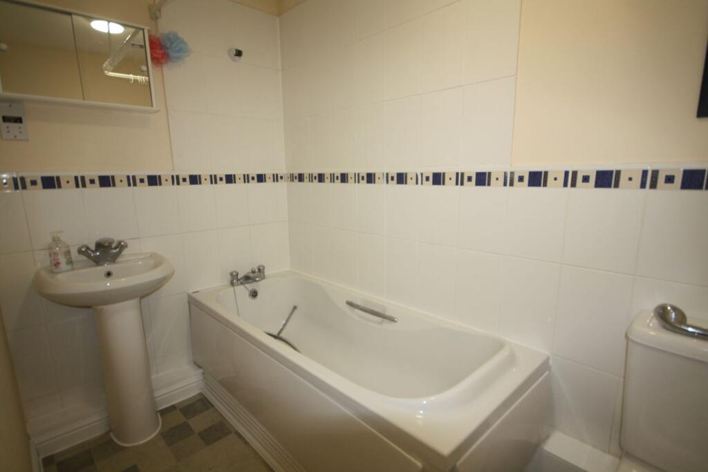 Apartment in Slough - More