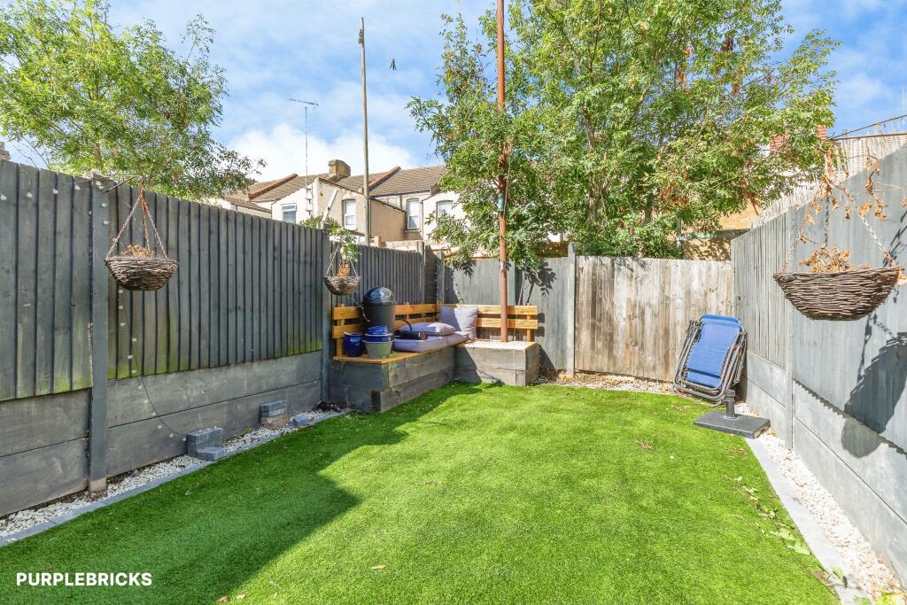 House in Chatham, Medway - View 5